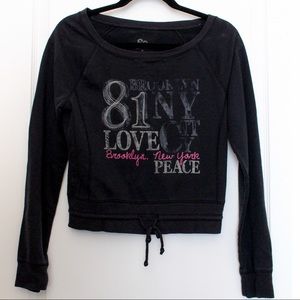 Cropped long sleeve New York graphic sweatshirt